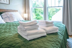 4 Schlafzimmer, Schreibtisch, Bügeleisen/Bügelbrett, WLAN