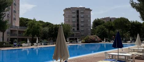 حمّام سباحة مُدفَّأ