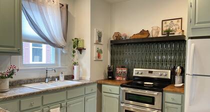 Location! Comfy Beds~Hot Tub~6mi KY Horse Park~Walkable