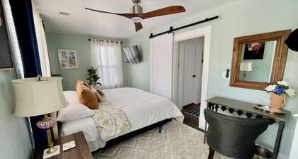 Location! Comfy Beds~Hot Tub~6mi KY Horse Park~Walkable