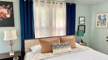 3 bedrooms, desk, iron/ironing board, travel crib