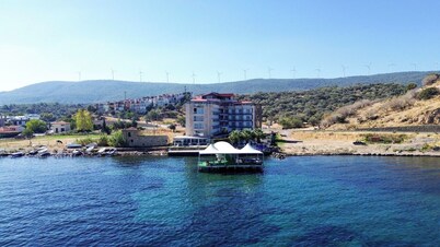 Club Rose Bay Hotel