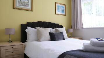 2 slaapkamers, een strijkplank/strijkijzer, reisbedje, gratis wifi