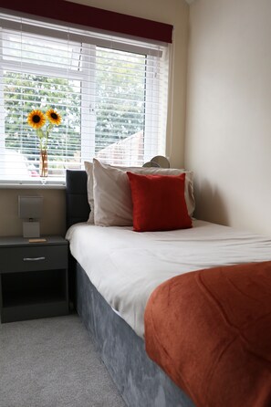 2 bedrooms, iron/ironing board, travel cot, free WiFi