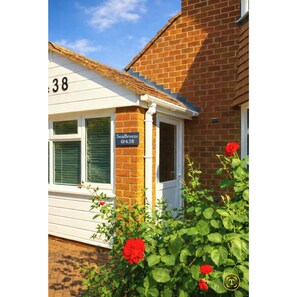 Exterior detail - GF Coastal retreat nr Southampton port & city. Close to New Forest & attractions (Southampton)