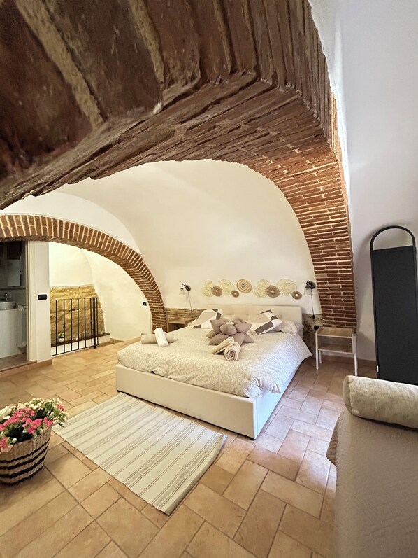 1 多间卧室、客房内保险箱、熨斗/熨衣板、免费 WiFi