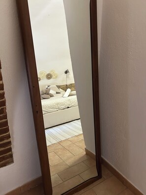 1 bedroom, in-room safe, iron/ironing board, free WiFi - The Bishop's Residence (Stimigliano)