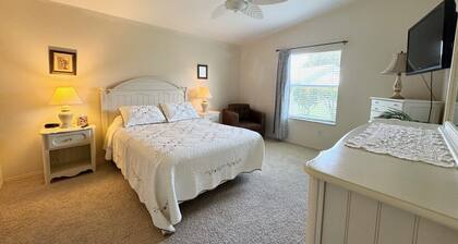 Joy on Whisper (Ashland) |Getaway Near Squares, Golf & Pools