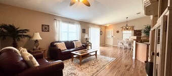 Joy on Whisper (Ashland) |Getaway Near Squares, Golf & Pools