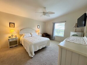 2 bedrooms, desk, iron/ironing board, free WiFi