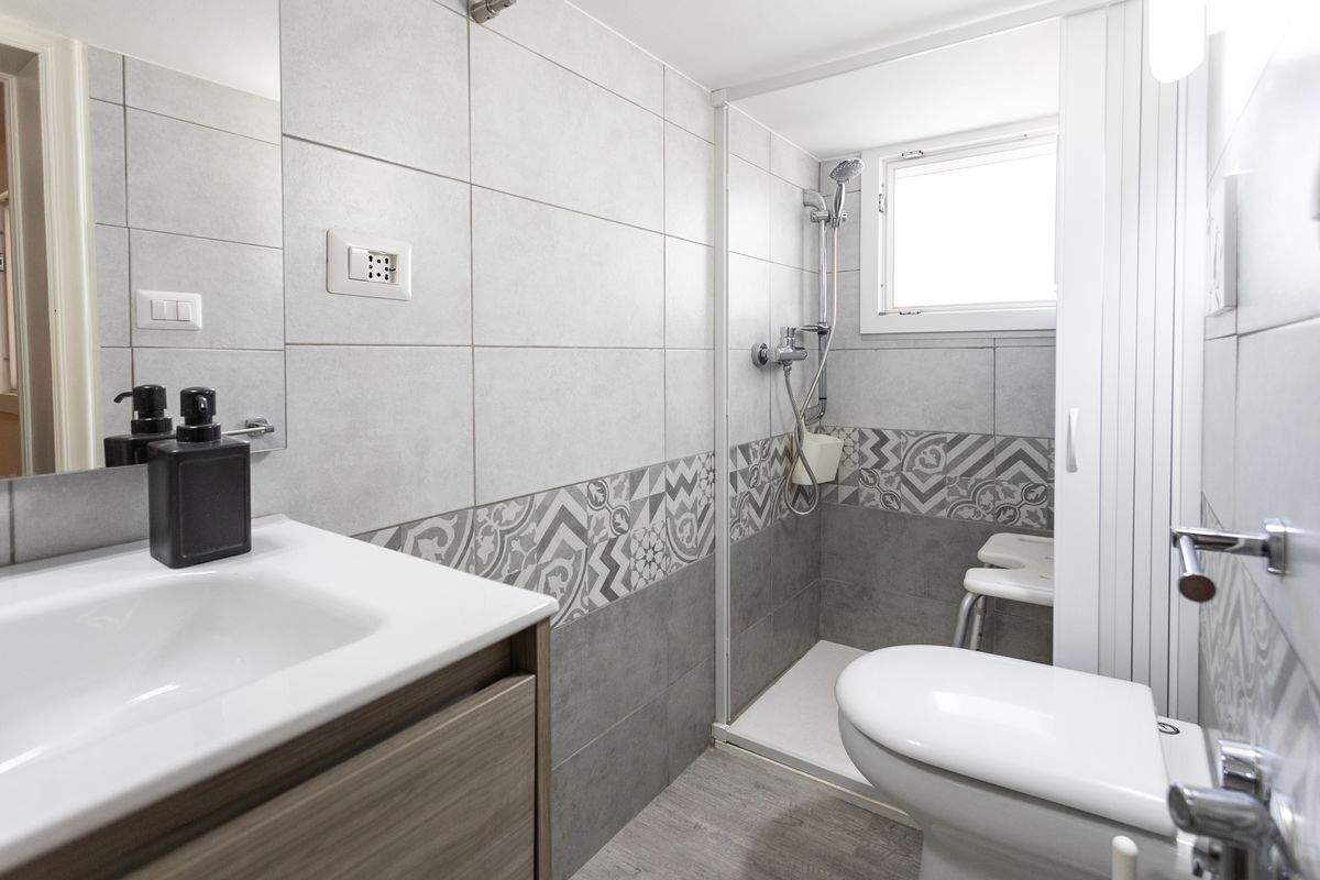 Dusche, Bidet, Handtücher