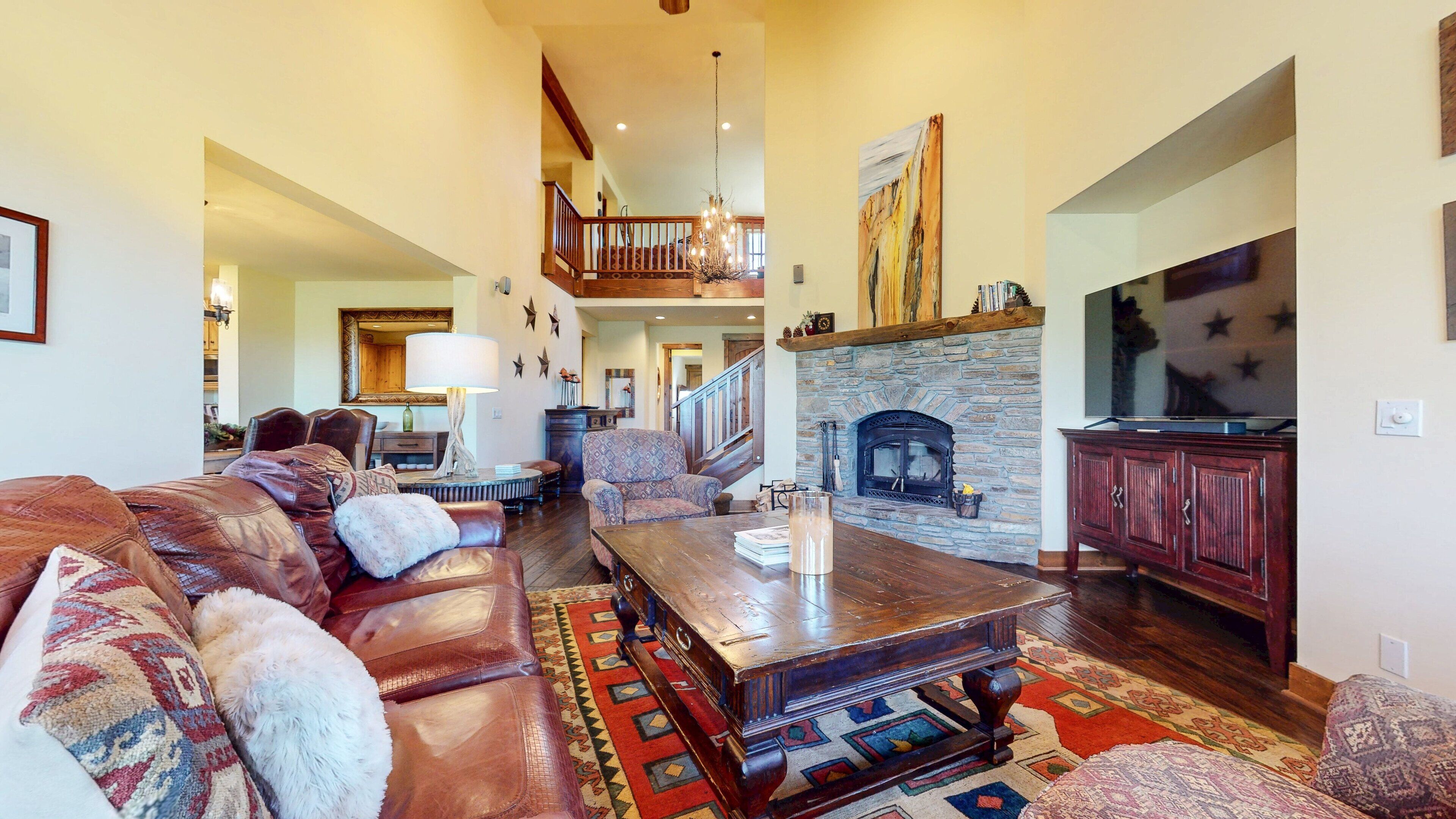 Apartamento, 4 habitaciones | Zona de estar | Una Smart TV, servicios de streaming