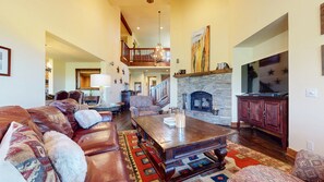 Appart'hôtel, 4 chambres | Coin séjour | TV connectée, services de streaming