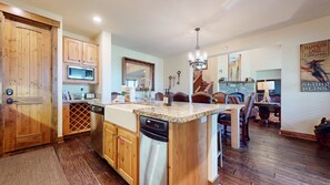 Appart'hôtel, 4 chambres | Cuisine privée | Réfrigérateur, four, cafetière/bouilloire, grille-pain