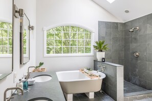 Shower, hair dryer, towels, soap - Unparalleled Views in a Hampton's Style Private Escape (Water Mill)