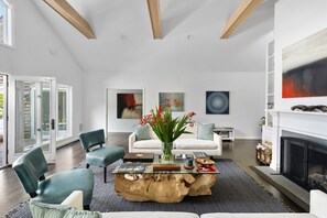 Smart TV, fireplace - Unparalleled Views in a Hampton's Style Private Escape (Water Mill)