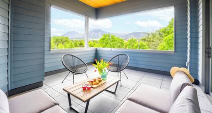 Stunning Townhouse Steps to Downtown, CU & Hiking Trails