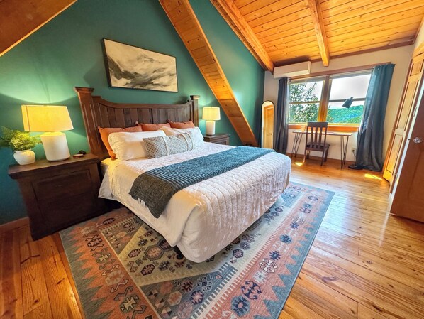 4 bedrooms, desk, iron/ironing board, free WiFi