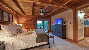 4 bedrooms, desk, iron/ironing board, free WiFi