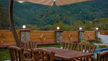 Deluxe Bungalow, Mountain View | Desk, free WiFi