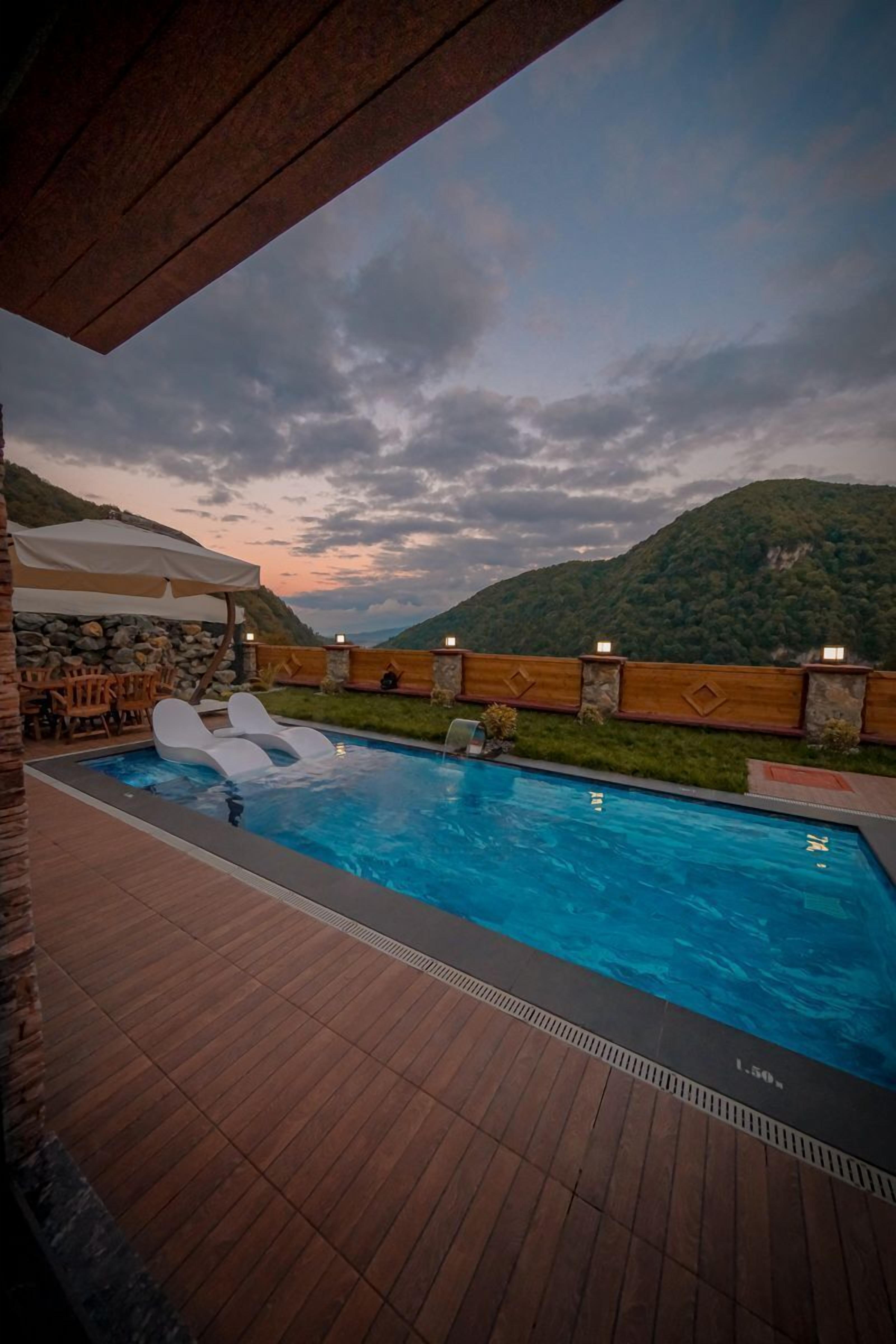 Deluxe Bungalow, Mountain View | Desk, free WiFi