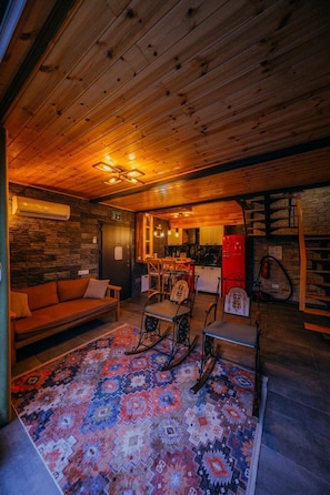 Deluxe Bungalow, Mountain View | Desk, free WiFi