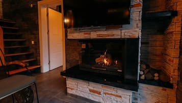 Deluxe Bungalow, Mountain View | Desk, free WiFi