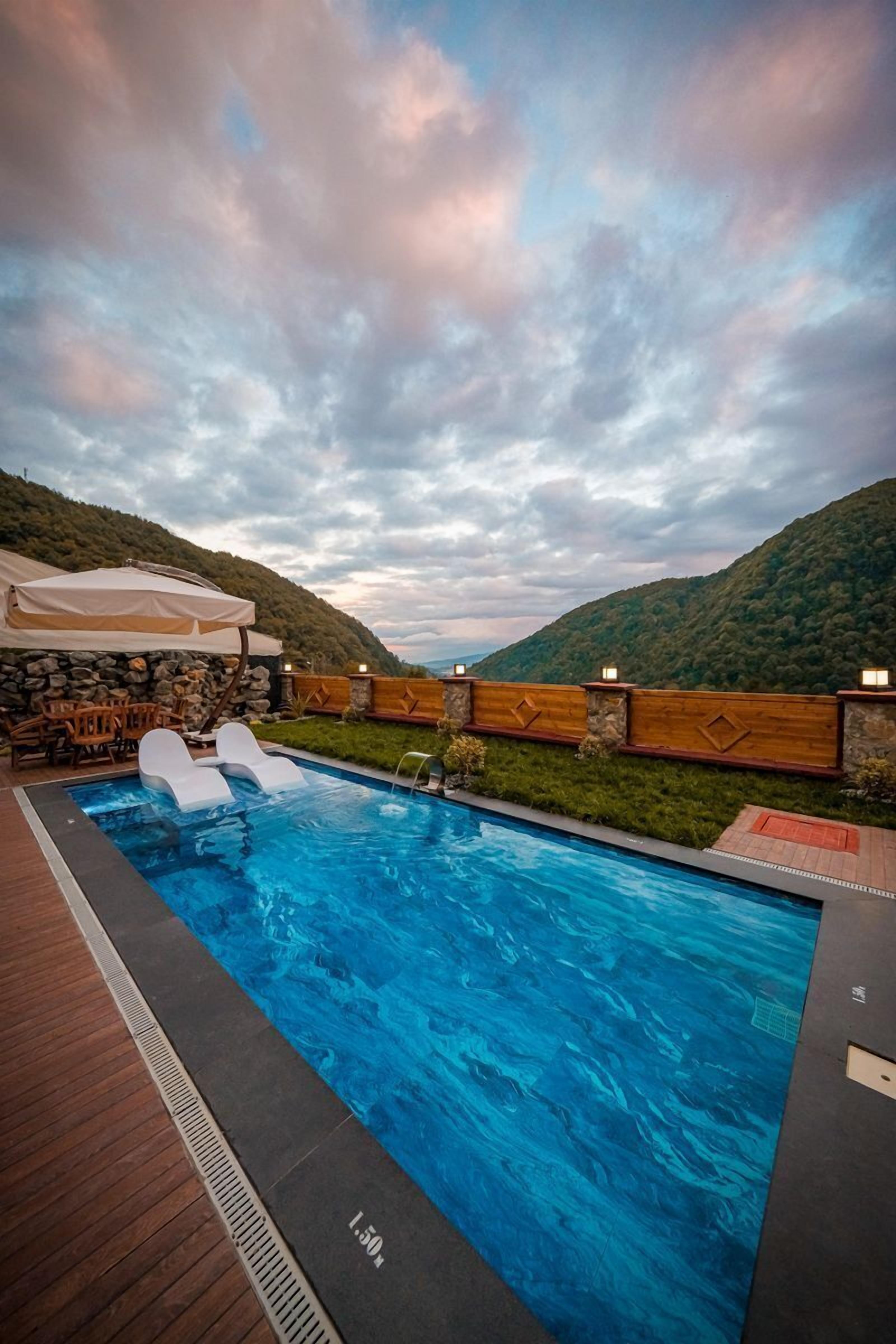 Deluxe Bungalow, Mountain View | Desk, free WiFi