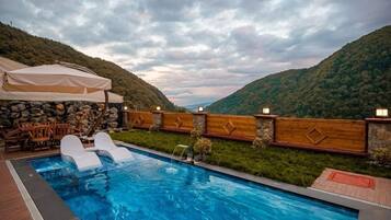 Bungalou Deluxe, vistes a la muntanya | Escriptori i wifi gratuïta