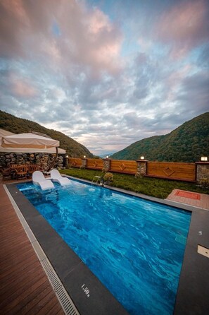 Bungalow Deluxe, vista a la montaña | Escritorio y wifi gratis 