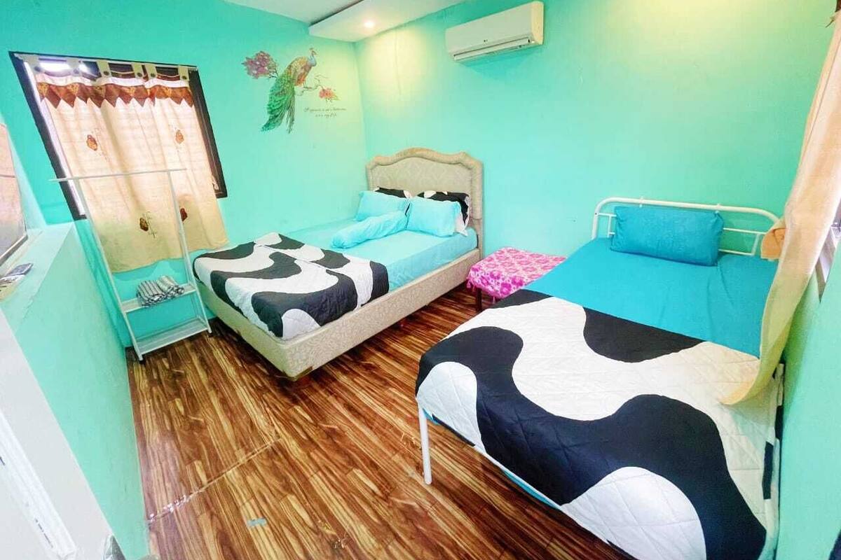 Kamar Twin Keluarga, 2 kamar tidur, Bebas Asap Rokok, AC | Meja kerja, ruang kerja ramah laptop, dan Wi-Fi gratis