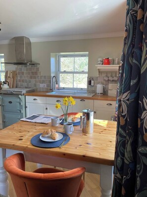 Private kitchen - Charming 1-bedroom cottage - the perfect couples escape! (Mossdale, Castle Douglas)
