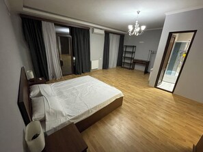 Iron/ironing board, WiFi, bed sheets