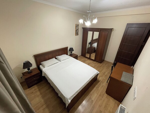 Iron/ironing board, WiFi, bed sheets