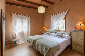 4 soverom, barnesenger (inkludert) og sengetøy