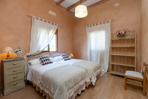 4 bedrooms, free cribs/infant beds, bed sheets - Historical Palms Villa by Fidalsa (Elche)