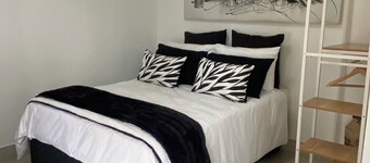 Sleep on 489 – Private En-Suite Room for Business, Appointments & Events Travel