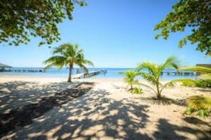 Beach nearby - Luxury Ocean View King Oasis w/Pool, Patio, & short walk to Beach (West Bay, Roatan)