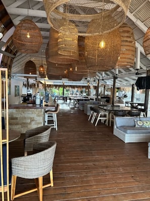 Outdoor dining - Luxury Ocean View King Oasis w/Pool, Patio, & short walk to Beach (West Bay, Roatan)