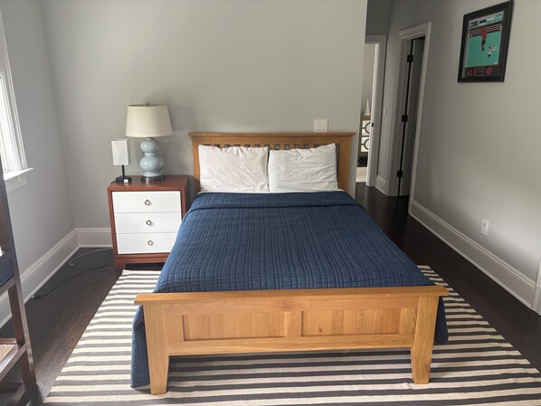 Desk, iron/ironing board, WiFi, bed sheets
