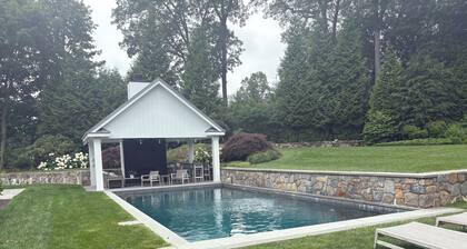 6-bedroom house with fitness room and pool in Westport