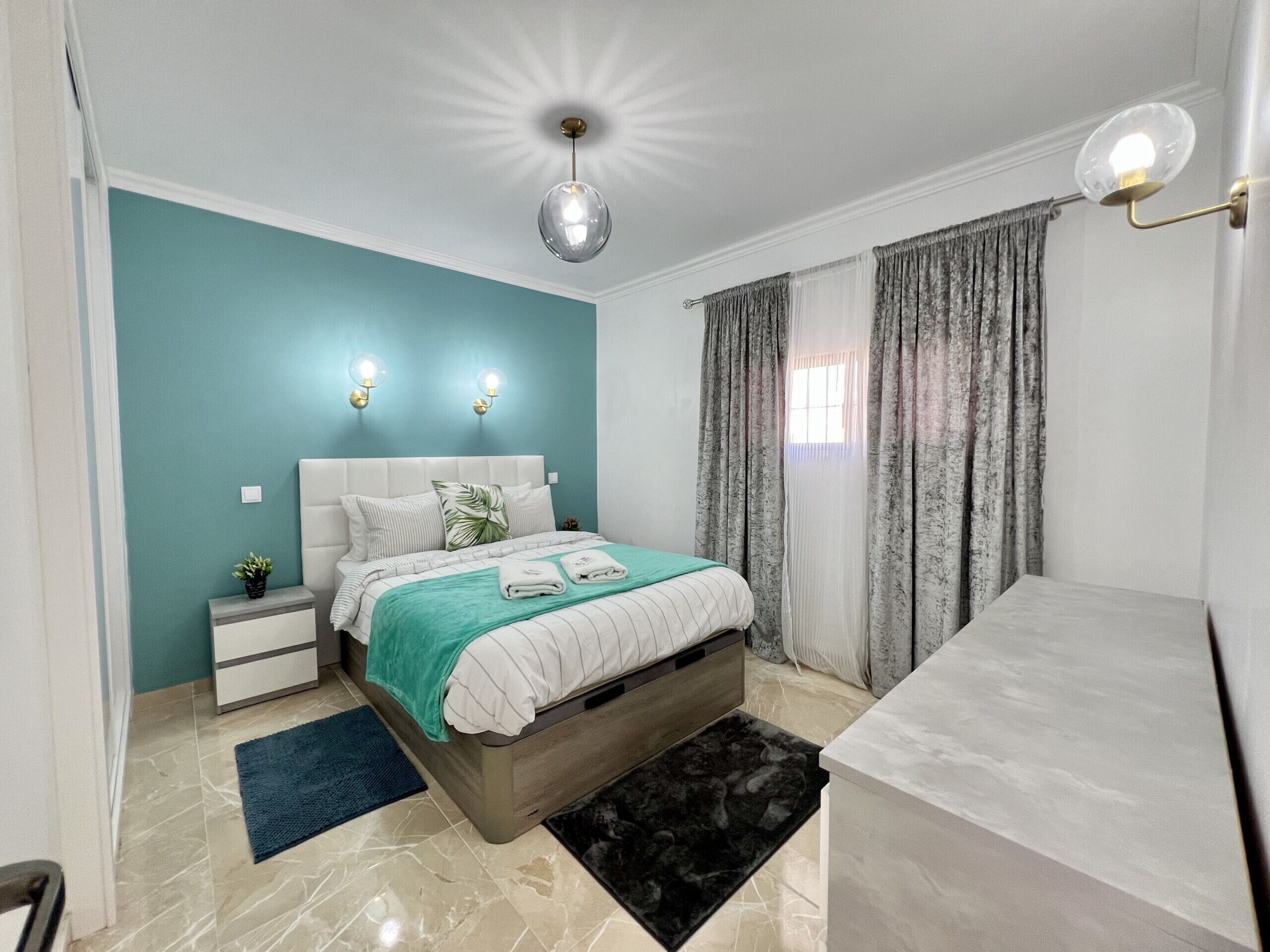 1 slaapkamer, een strijkplank/strijkijzer, gratis wifi, beddengoed