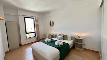 1 slaapkamer, een strijkplank/strijkijzer, gratis wifi, beddengoed