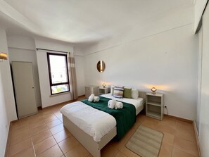 1 habitación, tabla de planchar con plancha, wifi gratis y ropa de cama 