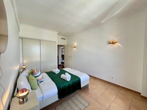 Bügeleisen/Bügelbrett, kostenloses WLAN, Bettwäsche