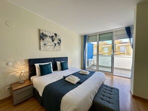 Iron/ironing board, free WiFi, bed sheets - QUARTEIRA DELUXE WITH POOL by HOMING (Quarteira)