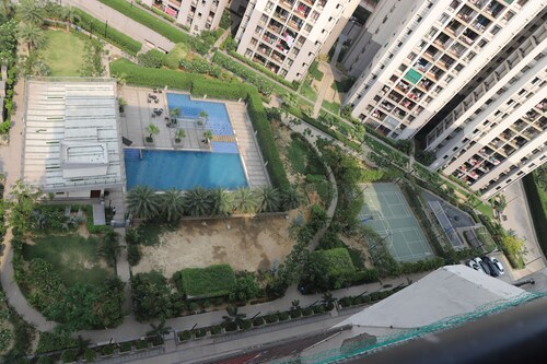 Charming 2-bedroom apartment with WiFi, AC in enchanting Noida, Free Parking