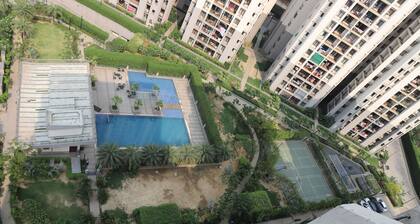 Charming 2-bedroom apartment with WiFi, AC in enchanting Noida, Free Parking