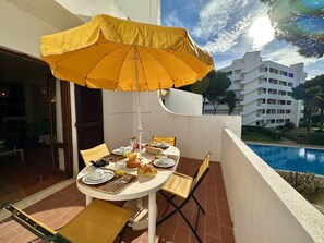 Outdoor dining - VILAMOURA TYPICAL 4 WITH POOL by HOMING (Vilamoura)