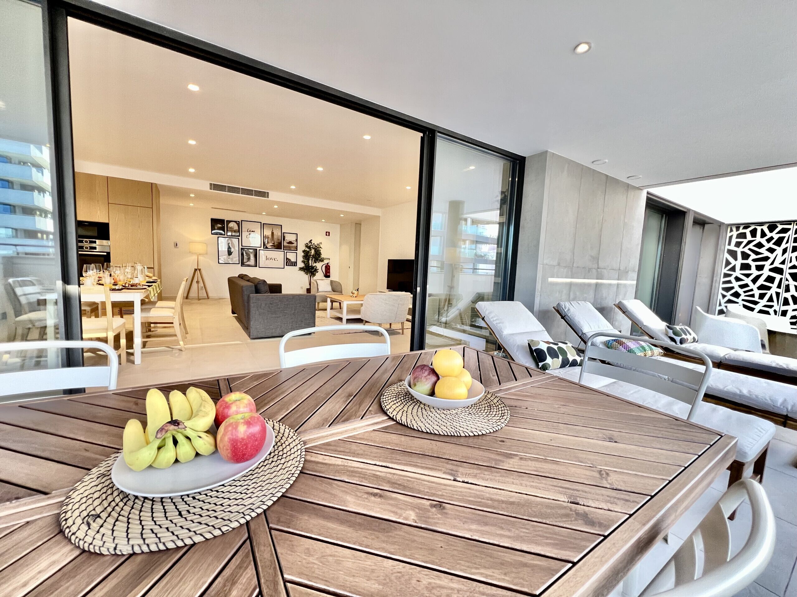 屋外ダイニングエリア